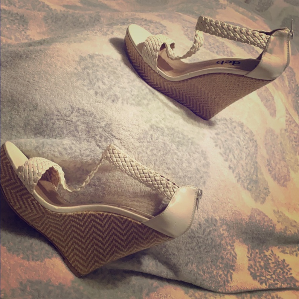 Tan woman’s wedges